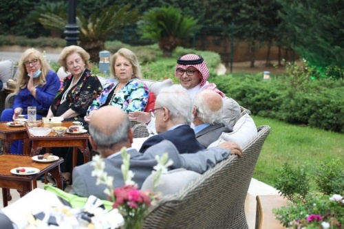 سفير المملكة لدى لبنان يلتقي عددًا من الشخصيات الأدبية والفكرية اللبنانية